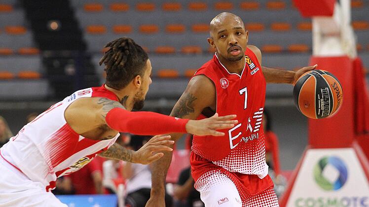 Brose Bamberg hat mit dem 31 Jahre alten US-Amerikaner Ricky Hickman (rechts) einen Spieler mit viel Euroleague-Erfahrung an der Angel. Foto: dpa/Archiv