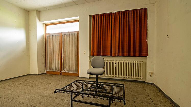 Ein Stuhl und ein Tisch - mehr ist in diesem Raum nicht zu finden. Foto: Jürgen Hüfner