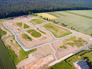 Pettstadt: Die ersten Bauarbeiten haben schon begonnen - die Gemeinde war zuvor mit Anfragen für Baugrundstücke überhäuft worden.