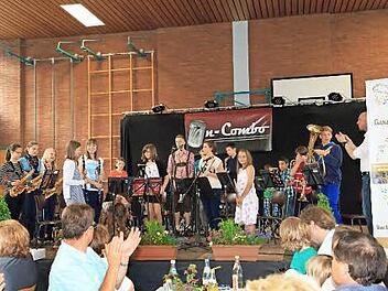 Das Jugendblasorchester Ebern unter der Leitung von Christian Reder erntete großen Beifall.