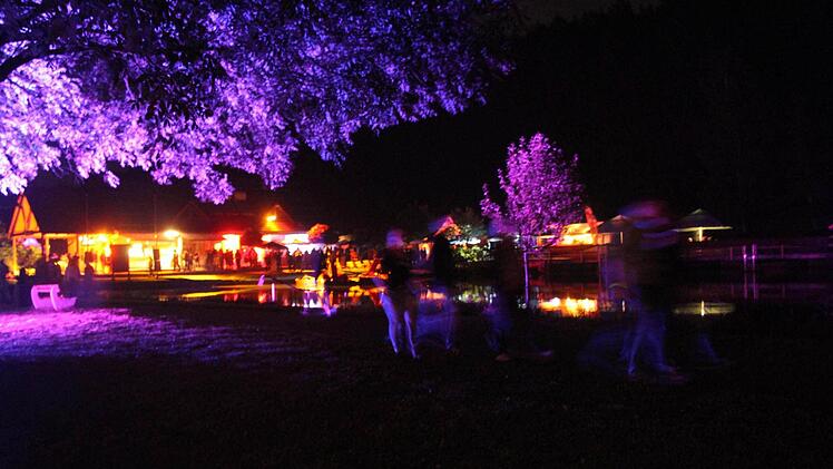 Die Kulisse für das Beach Clubbing ist einzigartig.
