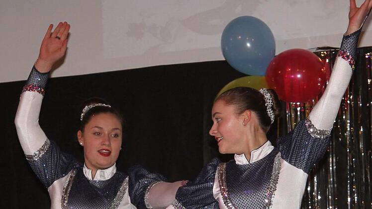 Tolle Leistung: die Tanzmariechen Pauline Berninger (links) und Anna-Lena Rudolph.