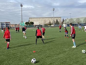 Die Kicker des Hiltpoltsteiner SV lassen sich das Trainingslager am Gardasee nicht vermiesen. Fotos: privat