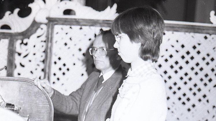 Gabriele Greubel 1985 mit ihrem Vater und Musiklehrer Alois Bergner an der Orgel der Klosterkirche.Foto: Heike Beudert