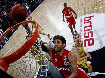 Michael Carrera, hier beim Bundesligaspiel gegen Alba Berlin in Aktion, muss die Bamberger wieder verlassen. Foto: Daniel Löb