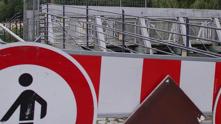 Der Schwarze Steg in Kronach weist erhebliche Mängel auf und ist daher gesperrt. Die Stadt sucht nach einer Lösung. Foto: Marco Meißner