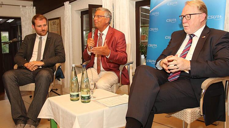Der CSU-Kreisvorsitzende Martin Mittag und der Bundestagsabgeordnete Hans Michelbach hatten Wolfgang Bosbach (Mitte) eingeladen.