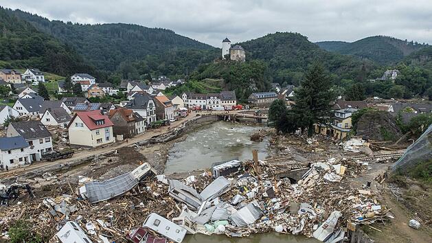 Die Flut hat eine Schneise der Zerst&ouml;rung durch viele Orte des Ahrtals gerissen. Auch das Erlebte l&auml;sst die Betroffenen der Flutkatastrophe nicht mehr los. Foto: Boris Roessler/dpa