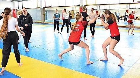 Die Teilnehmerinnen absolvierten ein Einsatztraining bei der Bundespolizei.