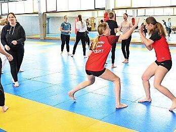Die Teilnehmerinnen absolvierten ein Einsatztraining bei der Bundespolizei.