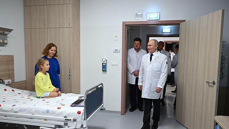 Putin besucht Nationales Medizinisches Forschungszentrum
