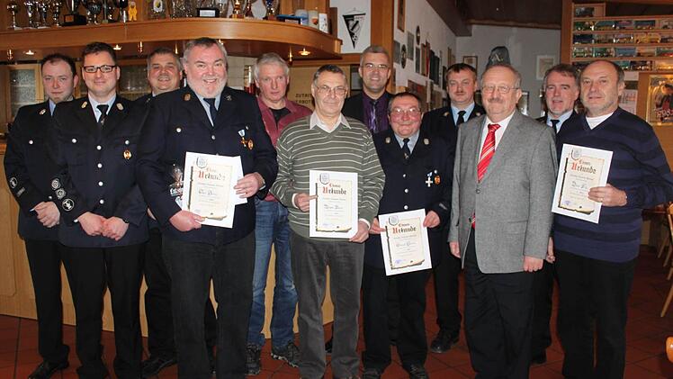 Ehrungen für 40 und 50 Jahre Mitgliedschaft gab es bei der Feuerwehr Ebersdorf.