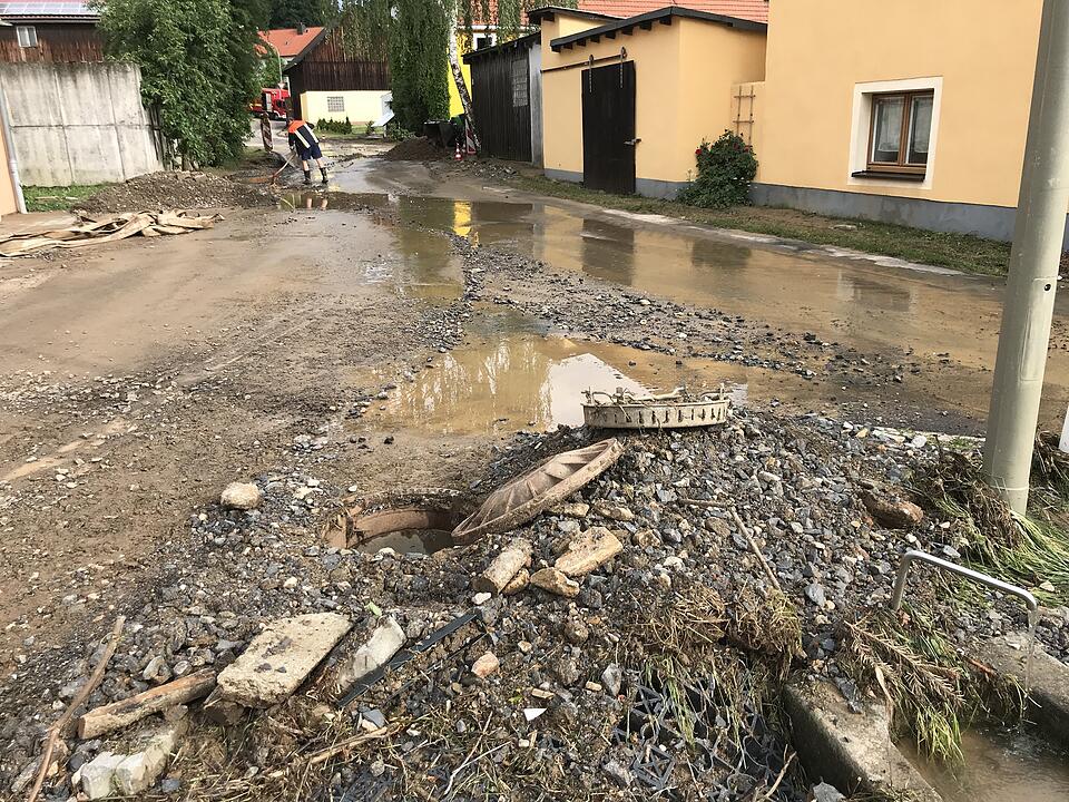 Innenstadt von Arzberg nach Starkregen unter Wasser