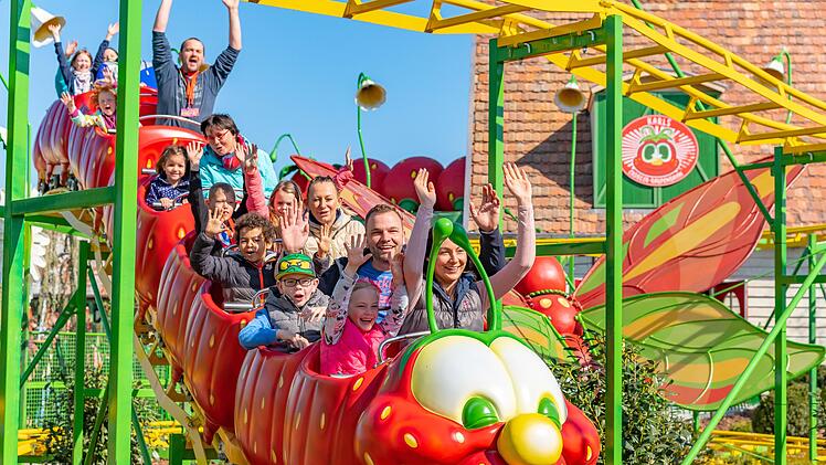 Erdbeer-Raupenbahn in Karls Erlebnis-Dorf