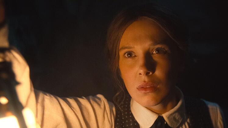 In ihrem dritten Film sucht Enola Holmes (Millie Bobby Brown) nach ihrem ber&uuml;hmten Bruder Sherlock.