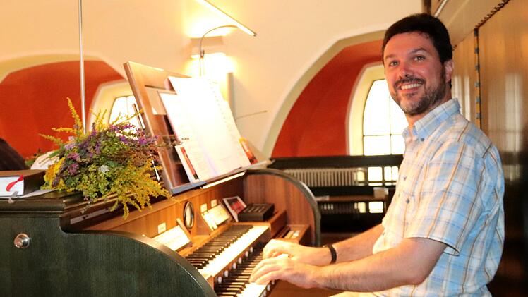 Davide Pusterla ist von der Strebel-Orgel begeistert.Johanna Blum