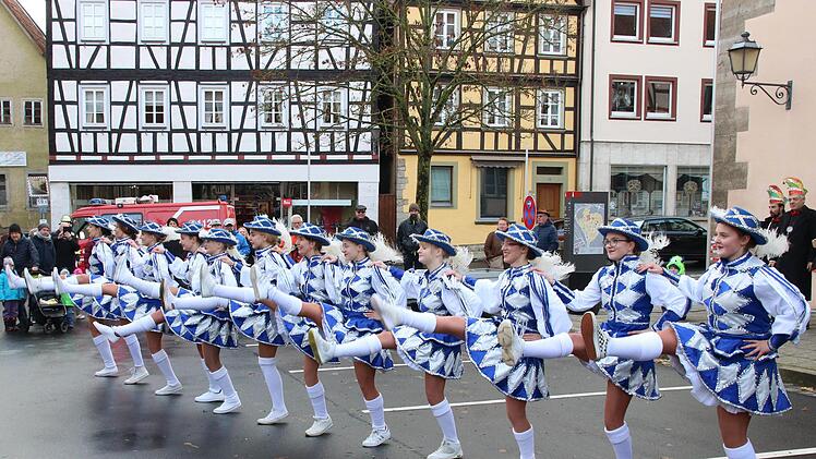Keine Faschingseröffnung vor dem Rathaus wird es am 14. November geben.  Wenn möglich sollen die Elferratsgarde und die anderen Garden aber während  der Faschingszeit einmal im Freien auftreten und sich präsentieren. Foto:  Dieter Britz