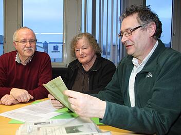 Sie engagieren sich seit Jahrzehnten für den Bund Naturschutz: (von links) Siegfried Beck, Barbara Merkel, Wolfgang Schenker. Foto: Dagmar Besand