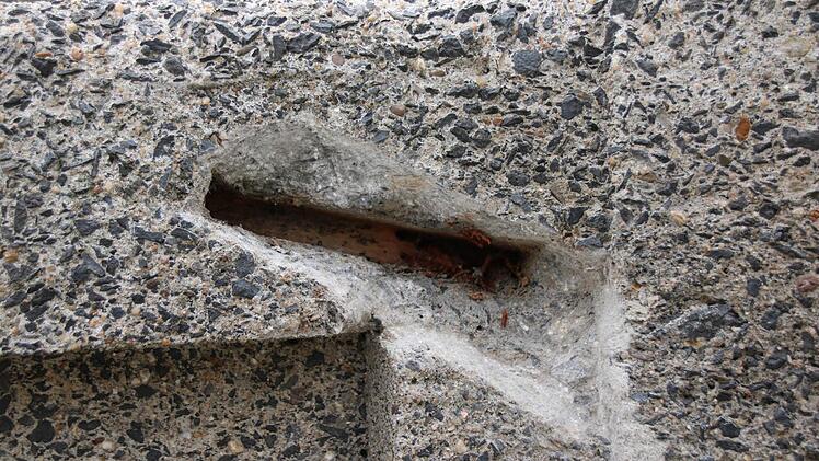 Bereits vorab wurde an einigen Stellen der Schaden bestimmt. Foto: Ralf Ruppert