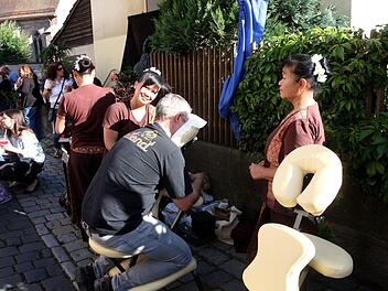 Die Thai-Massagen waren begehrt. Foto: Richard Sänger