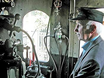 In Führerständen von Dampfloks verschiedener Baureihen (im Bild Baureihe 89) stand Karl Daum beruflich viele Jahre seinen Mann.  Foto: kos