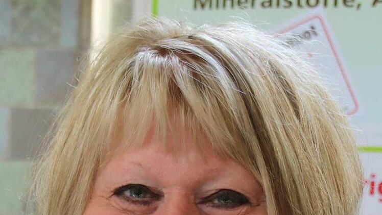 Schon zum 18. Mal ist die Firma "Kanne Brottrunk" auf den Bad Kissinger Gesundheitstagen vertreten, erzählt Christine Dahlhoff, und:   "Mich begeistert hier vor allem die Atmosphäre." Sie ist  de auf Messen in ganz Deutschland unterwegs. Den Brottrunk aus dem Münsterland gibt es sonst nur in Reformhäusern, am Messestand könnten die Kunden ihre Fragen los werden: "Unsere Stammkunden kommen aus einem Umkreis von hundert Kilometern extra hierher", sagt Dahlhoff. Aber auch viele Kurgäste  interes...