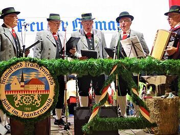 Die "Haache Stöckraache" sorgten unter der Leitung von Gerhard Deininger für Stimmung und gute Laune. Foto: Gerd Fleischmann