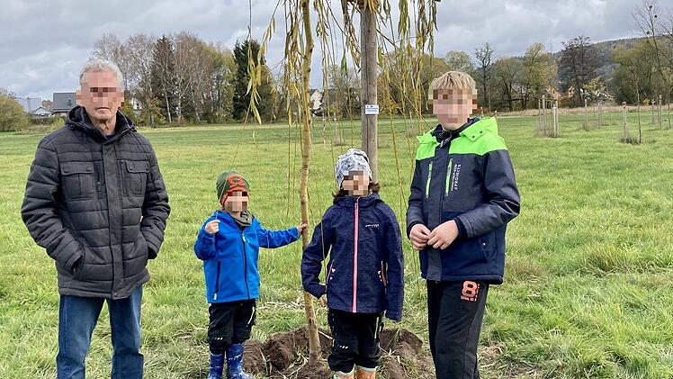 Neustadt bei Coburg: "Traurige Kinderaugen und entt&auml;uschte Eltern" - Mutter kritisiert Baum-Aktion