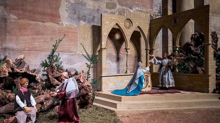 Aufbau der Krippe im Bamberger Dom