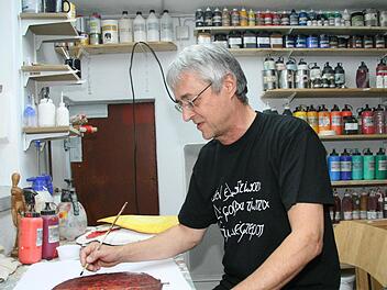 Seit zwei Jahren arbeitet Harald Burger in seinem neuen Veitlahmer Atelier. Fotos: Sonja Adam
