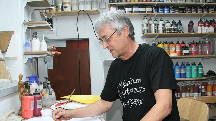 Seit zwei Jahren arbeitet Harald Burger in seinem neuen Veitlahmer Atelier. Fotos: Sonja Adam