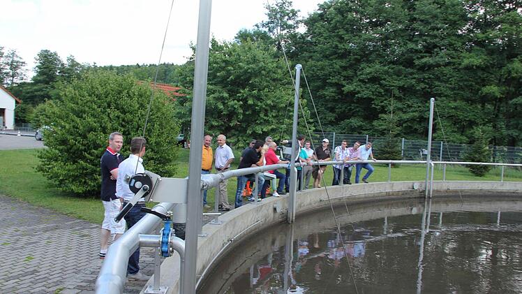 Die Gemeinderäte in der Kläranlage