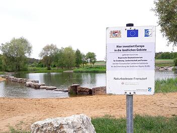 Der seit 2012 betriebene Naturbadesee in Frensdorf wurde zu &uuml;ber 50 Prozent mit EU-Geldern finanziert.  Foto: Markus Klein