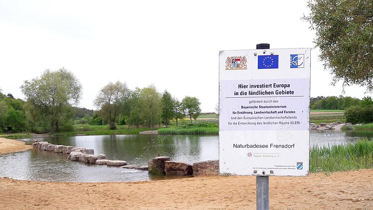 Der seit 2012 betriebene Naturbadesee in Frensdorf wurde zu über 50 Prozent mit EU-Geldern finanziert.  Foto: Markus Klein