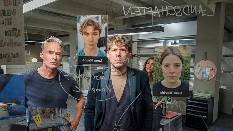 Versuchen mit vereinten Kr&auml;ften einen r&auml;tselhaften Vermisstenfall zu kl&auml;ren (von links): Jan Maybach (Marco Girnth,), Tom Kowalski (Steffen Schroeder) und Kim Nowak (Amy Mu&szlig;ul).