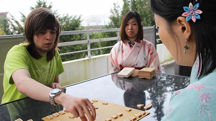 Valentin Betzer tritt gegen Madoka Kitao im Shogi an.
