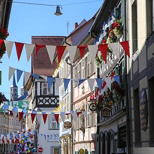 Sonniger Auftakt der Sandkerwa 2016