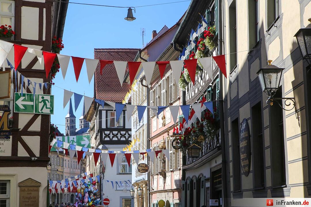 Sonniger Auftakt der Sandkerwa 2016