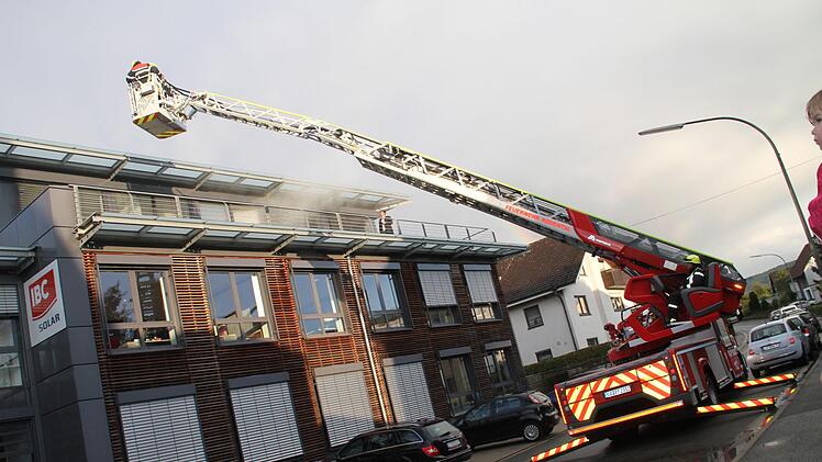 An der Einsatzübung kam auch die neue Drehleiter aus Rödental  zum Einsatz.