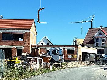 Das Neubaugebiet Haube II in Unterpreppach ist begehrt. In kurzer Zeit entstanden mehrere Wohnhäuser. Nun werden Erschließungskosten für das Entwässerungssystem in Höhe von 8000 Euro umgelegt, die in die Allgemeinkalkulation einfließen, so dass die Anlieger nicht gesondert behelligt werden. Helmut Will