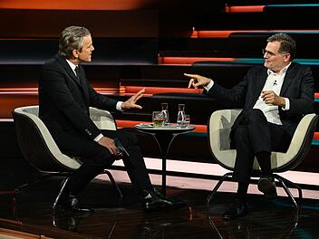 Ex-Kanzleramtschef Wolfgang Schmidt (rechts) sprach am Donnerstagabend &uuml;ber die Herausforderungen, vor denen die schwarz-rote Koalition jetzt steht.