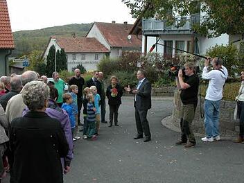 Vor laufender Kamera fand das offene Gespräch der Singenrainer mit Landrat Thomas Bold statt.  Foto: Florian Karges