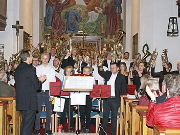 Für den Posaunenchor gab es viel Applaus.  Foto: Paul Pöhlmann
