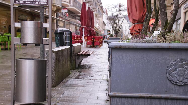 Die Innenstadt wird aktuell noch geprägt von einem Sammelsurium diverser Bänke, Pflanzkübel und Abfalleimer. Foto: Benedikt Borst