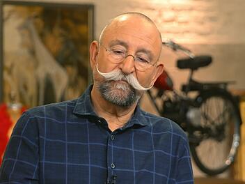 "Also irgendwie kommt mir der Herr bekannt vor." Horst Lichter erkannte Ähnlichkeiten, als eine kleine Figur auf den Expertentisch drapiert wurde.