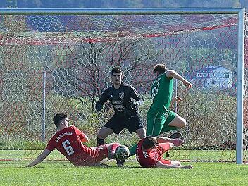 Erster Sieg f&uuml;r Schwenkert: Garitz &uuml;berrascht in Schondra