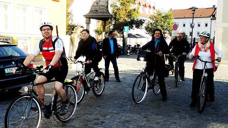 Los geht die Fahrt: Die Tour begann in H&ouml;chstadt. Fotos: Dieter Gropp
