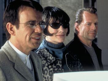 Banditen! Joe (Bruce Willis, rechts) und sein hypochondrischer Partner Terry (Billy Bob Thornton) sind ein tolles Banditen-Duo. Bis Kate (Cate Blanchett) ins Spiel kommt.