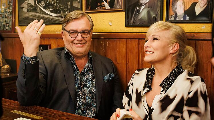 Prominente Gäste gehen bei Ina Müller ein und aus: Im Mai 2025 war Komiker und Entertainer Hape Kerkeling bei "Inas Nacht" zu Gast.