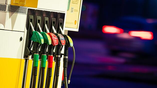 Wegen Iran-Krieg: Dieselpreis knackt 2-Euro-Marke - kommt ein Tankrabatt?
